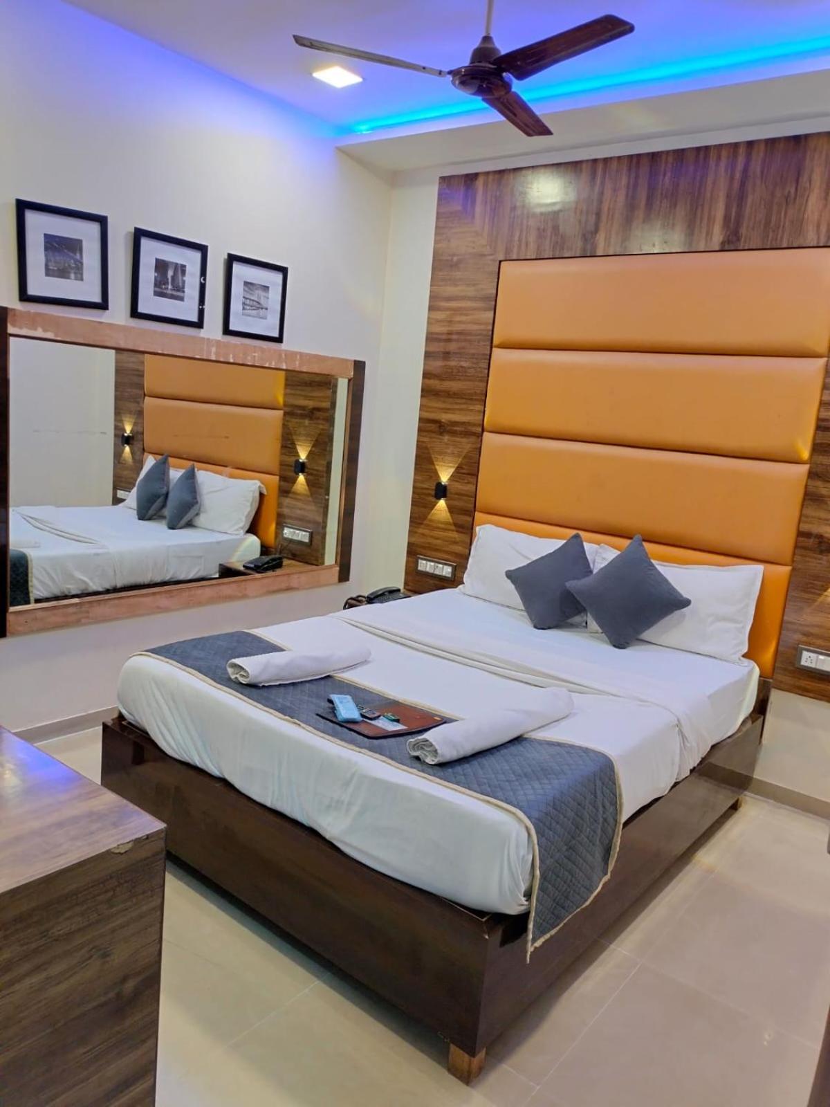 Hotel Blue Wellington - Near Mumbai Airport Exterior foto