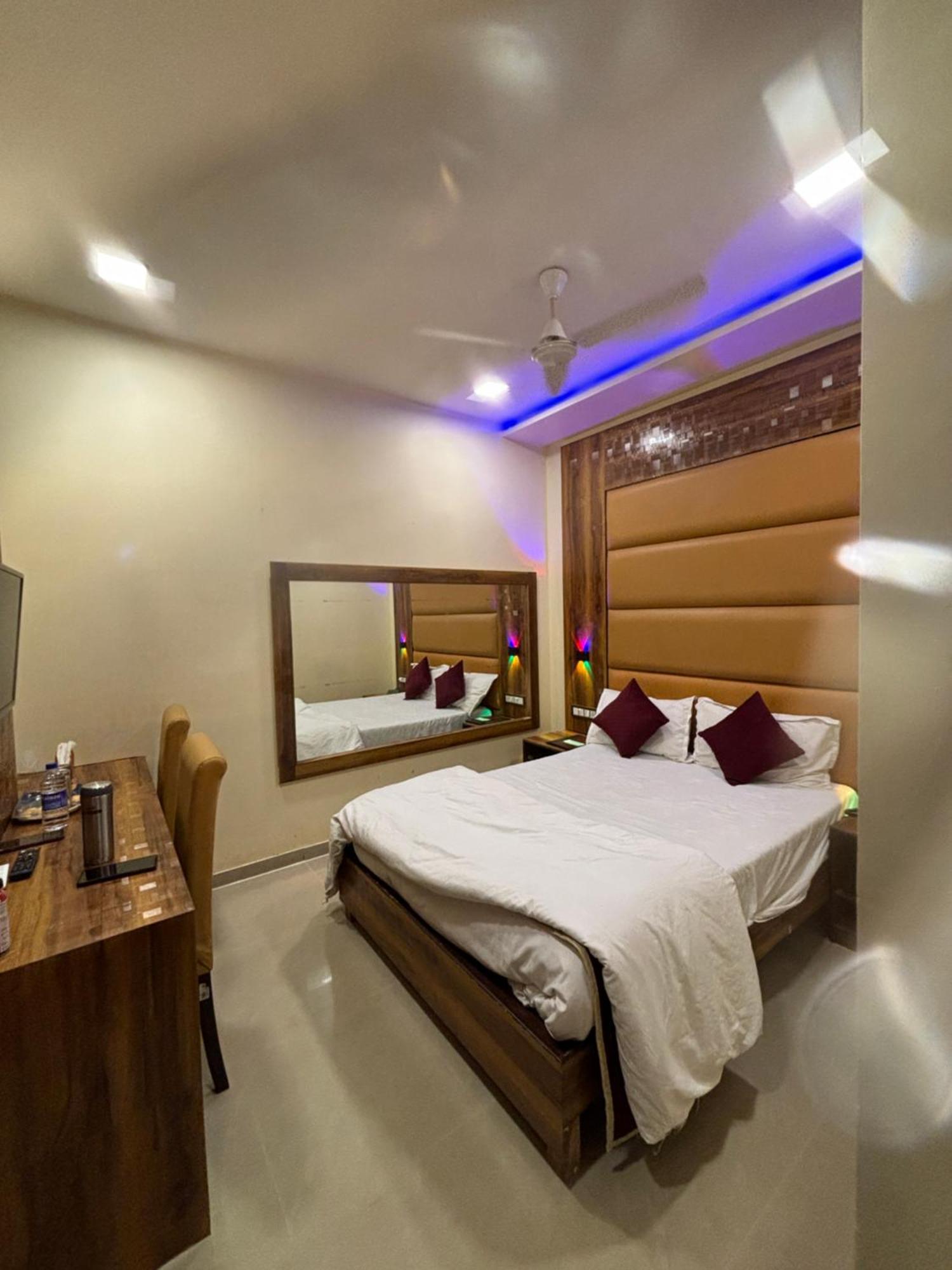 Hotel Blue Wellington - Near Mumbai Airport Exterior foto