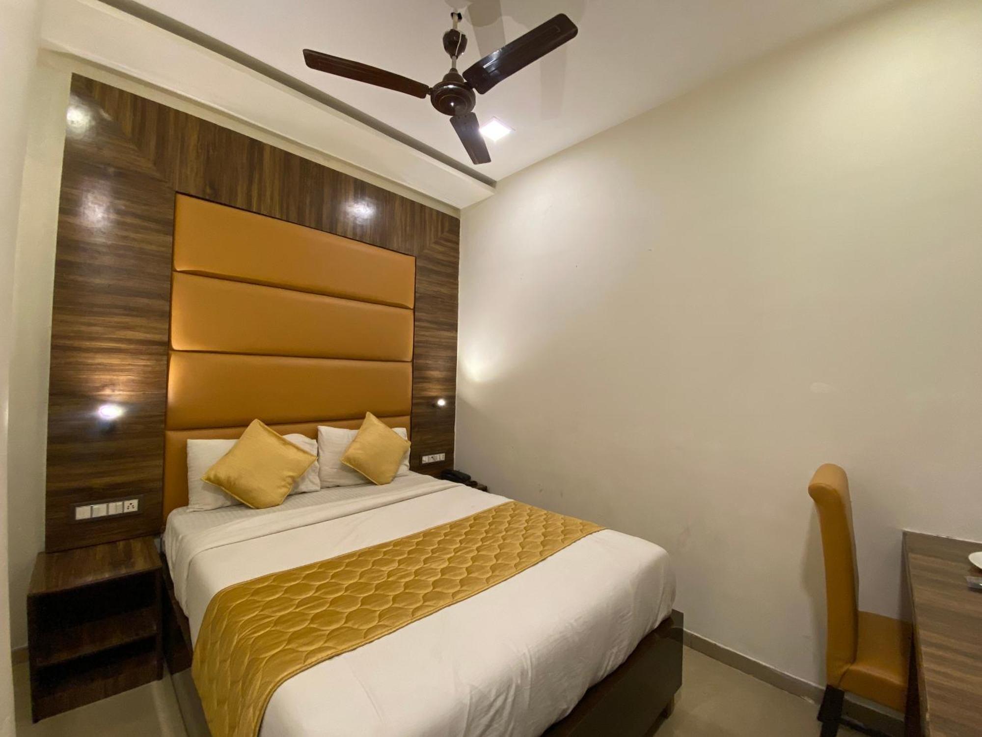 Hotel Blue Wellington - Near Mumbai Airport Exterior foto