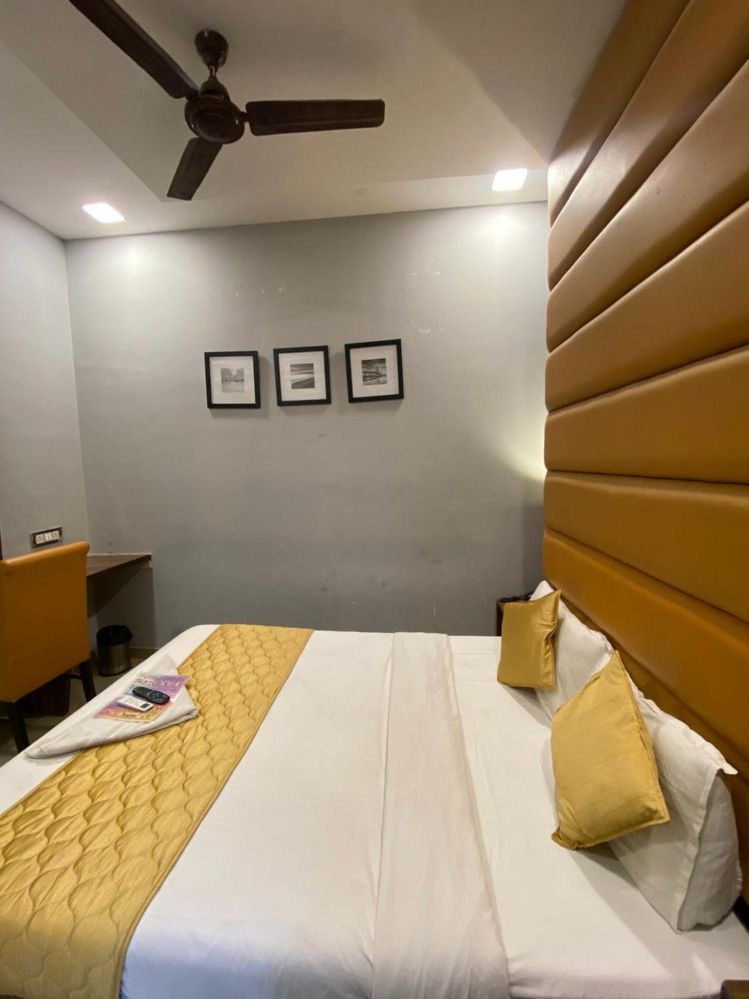 Hotel Blue Wellington - Near Mumbai Airport Exterior foto