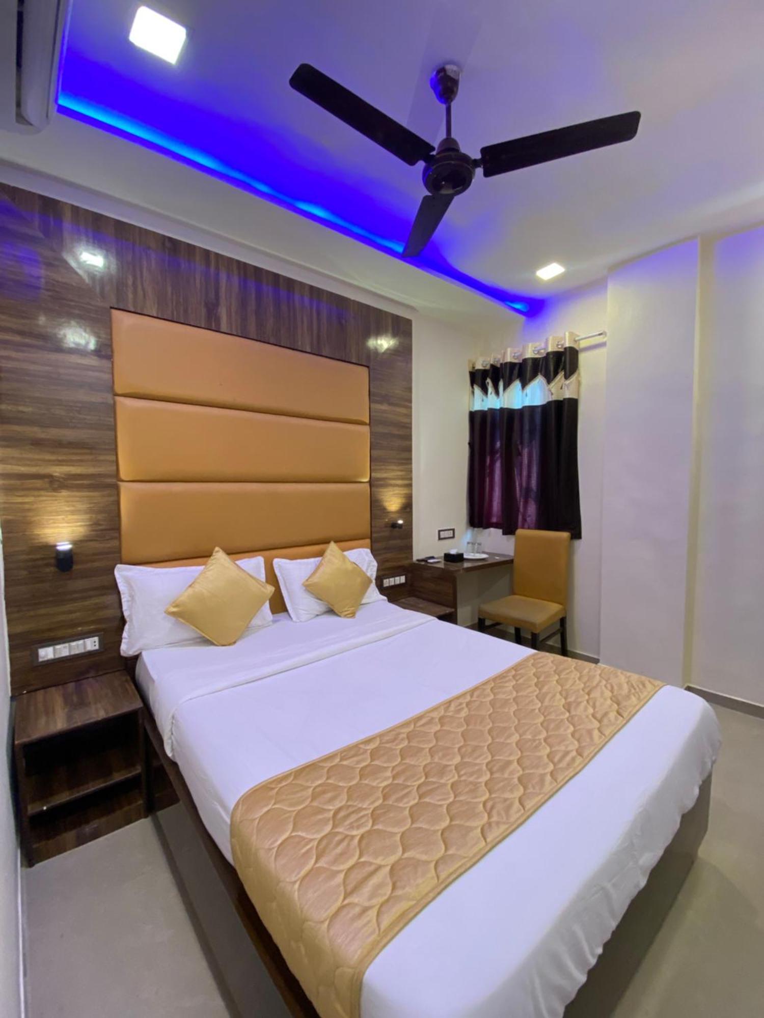 Hotel Blue Wellington - Near Mumbai Airport Exterior foto