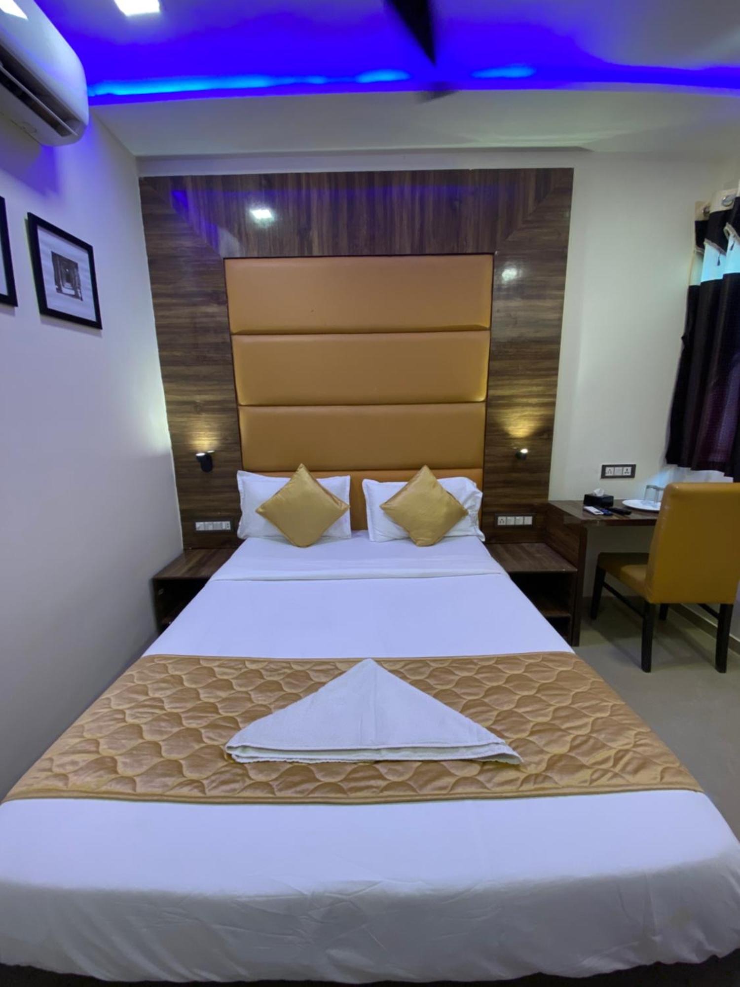 Hotel Blue Wellington - Near Mumbai Airport Exterior foto