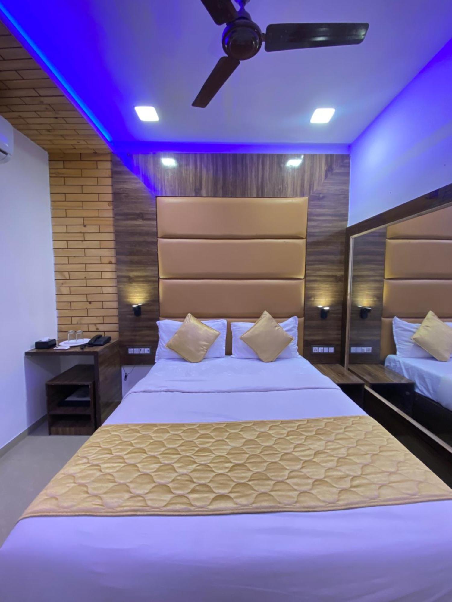 Hotel Blue Wellington - Near Mumbai Airport Exterior foto