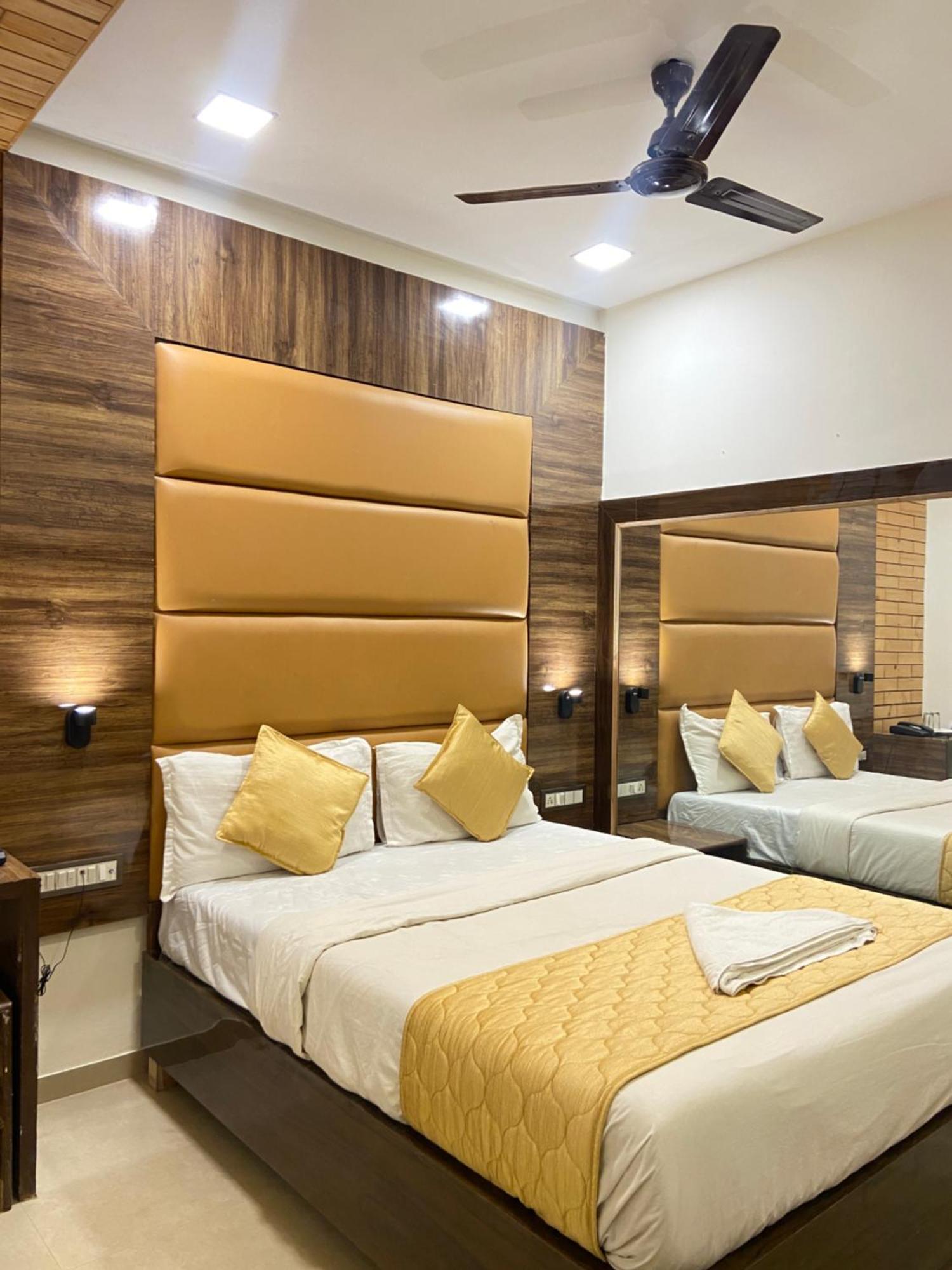 Hotel Blue Wellington - Near Mumbai Airport Exterior foto